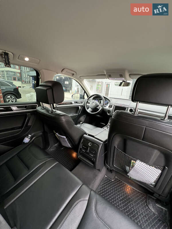 Внедорожник / Кроссовер Volkswagen Touareg 2017 в Тернополе