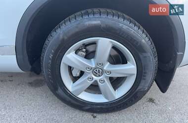 Внедорожник / Кроссовер Volkswagen Touareg 2012 в 