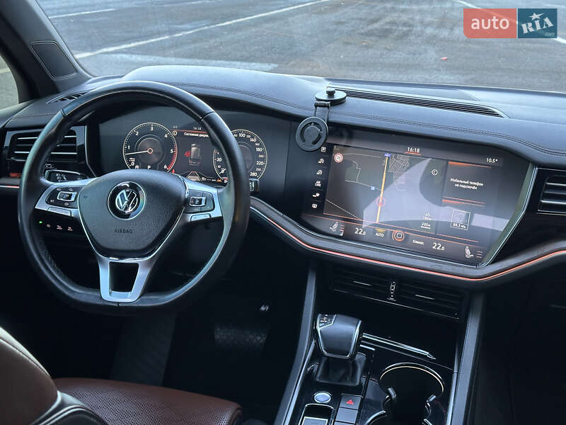 Внедорожник / Кроссовер Volkswagen Touareg 2018 в Луцке