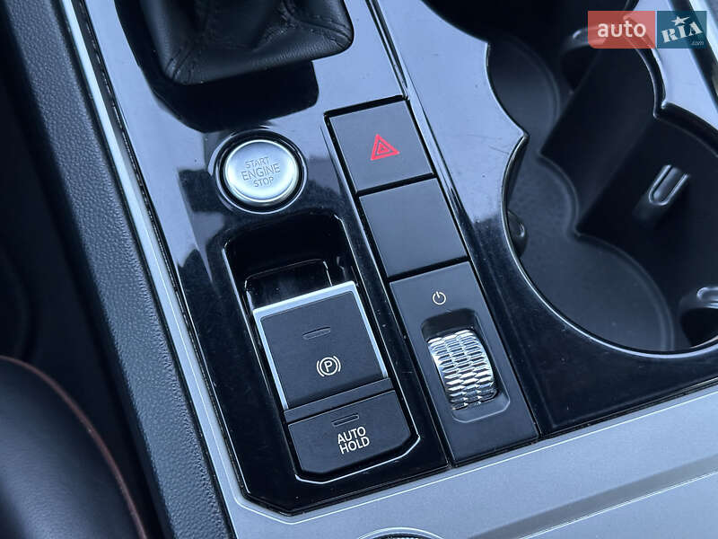 Внедорожник / Кроссовер Volkswagen Touareg 2018 в Луцке