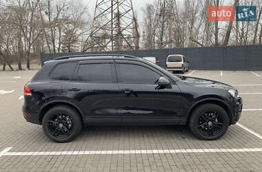 Внедорожник / Кроссовер Volkswagen Touareg 2011 в Киеве