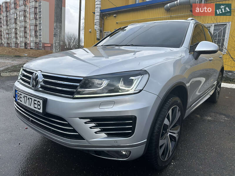 Позашляховик / Кросовер Volkswagen Touareg 2017 в Миколаєві