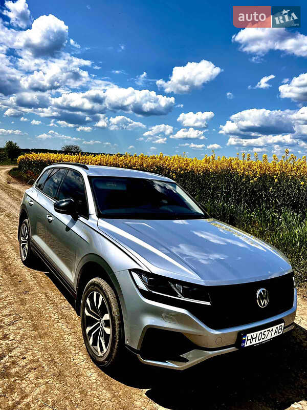 Внедорожник / Кроссовер Volkswagen Touareg 2021 в Киеве