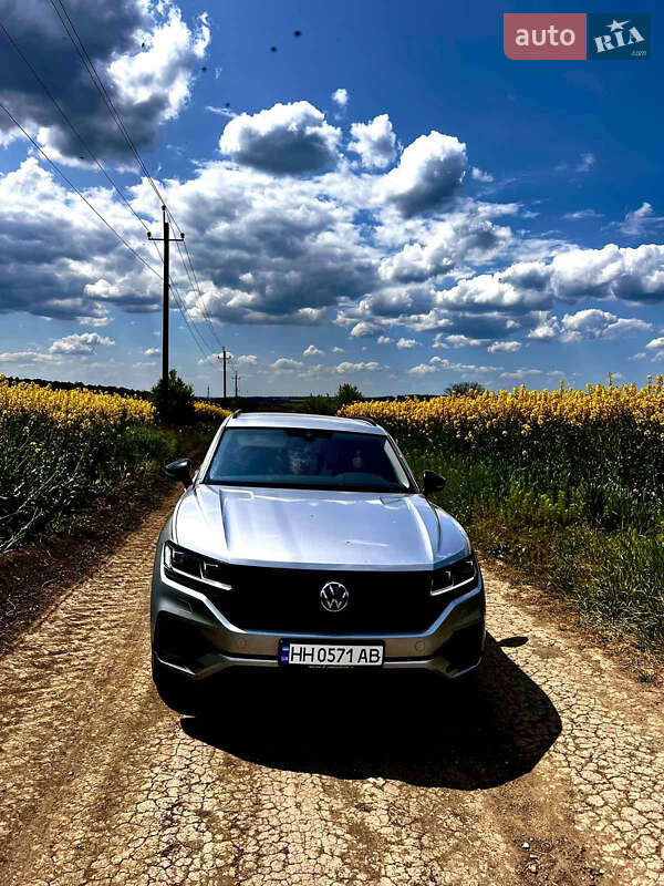 Внедорожник / Кроссовер Volkswagen Touareg 2021 в Киеве