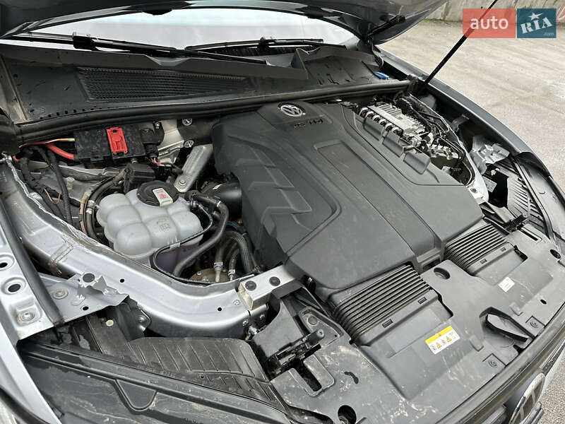 Внедорожник / Кроссовер Volkswagen Touareg 2021 в Киеве