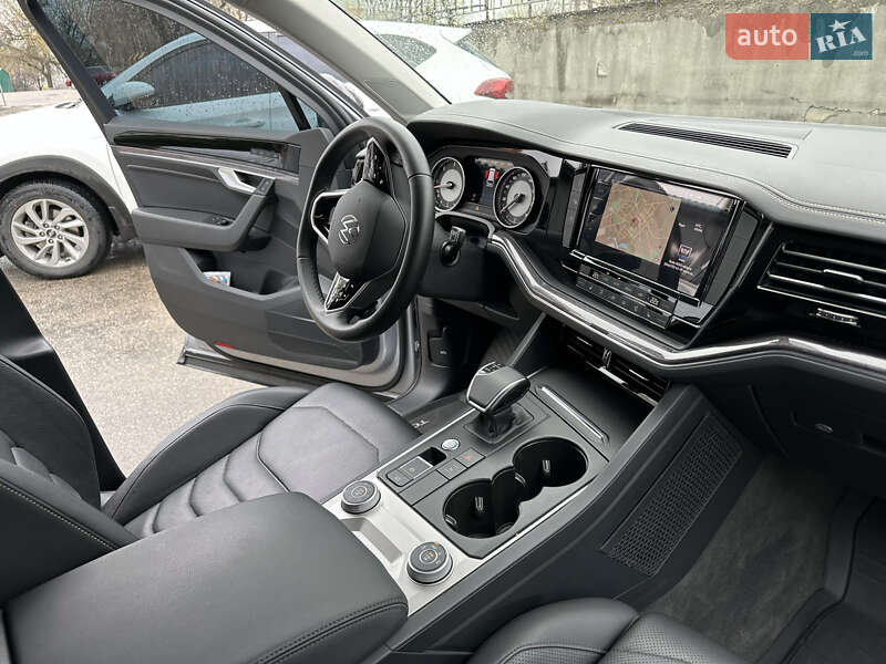 Внедорожник / Кроссовер Volkswagen Touareg 2021 в Киеве