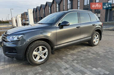 Позашляховик / Кросовер Volkswagen Touareg 2011 в 
