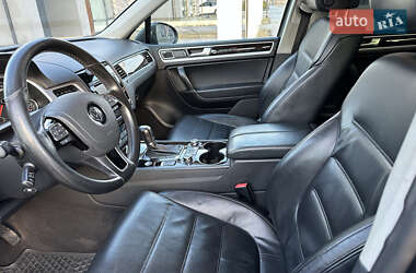 Позашляховик / Кросовер Volkswagen Touareg 2011 в 