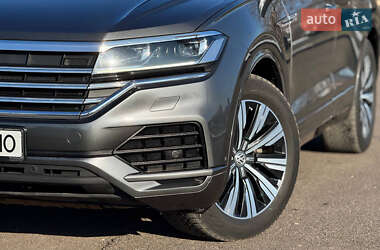 Внедорожник / Кроссовер Volkswagen Touareg 2019 в 