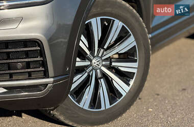Внедорожник / Кроссовер Volkswagen Touareg 2019 в 