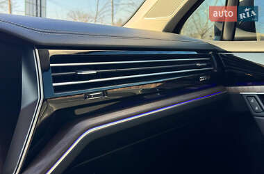 Внедорожник / Кроссовер Volkswagen Touareg 2019 в 