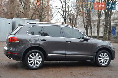 Внедорожник / Кроссовер Volkswagen Touareg 2012 в Харькове