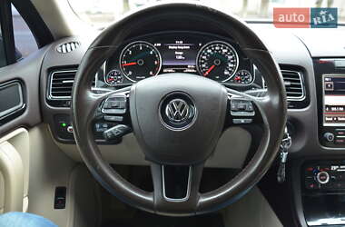 Внедорожник / Кроссовер Volkswagen Touareg 2012 в Харькове