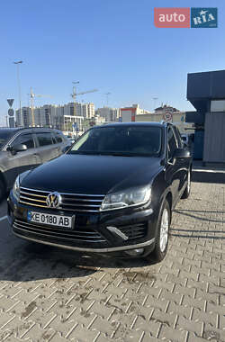 Позашляховик / Кросовер Volkswagen Touareg 2015 в Києві