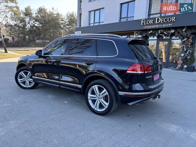 Внедорожник / Кроссовер Volkswagen Touareg 2015 в Львове