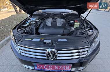 Внедорожник / Кроссовер Volkswagen Touareg 2015 в Львове