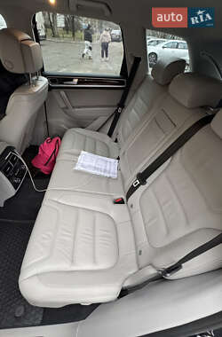 Внедорожник / Кроссовер Volkswagen Touareg 2013 в Киеве