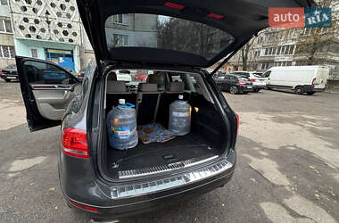 Внедорожник / Кроссовер Volkswagen Touareg 2013 в Киеве