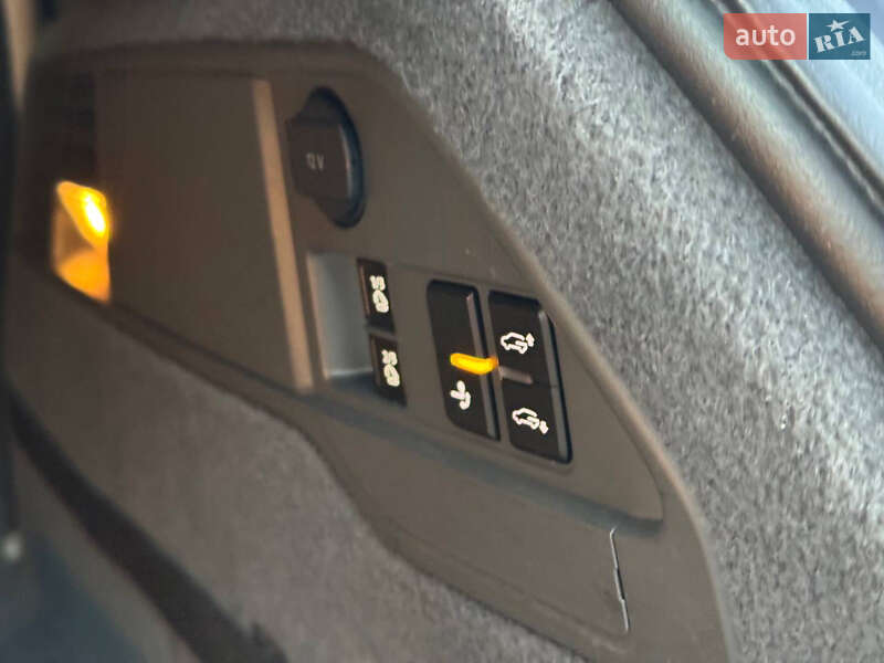 Внедорожник / Кроссовер Volkswagen Touareg 2017 в Дрогобыче