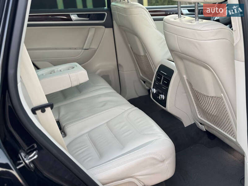 Внедорожник / Кроссовер Volkswagen Touareg 2017 в Дрогобыче