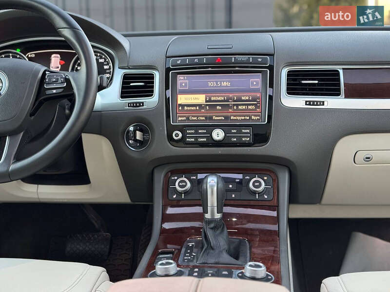 Внедорожник / Кроссовер Volkswagen Touareg 2017 в Дрогобыче