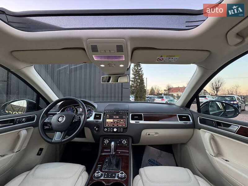 Внедорожник / Кроссовер Volkswagen Touareg 2017 в Дрогобыче