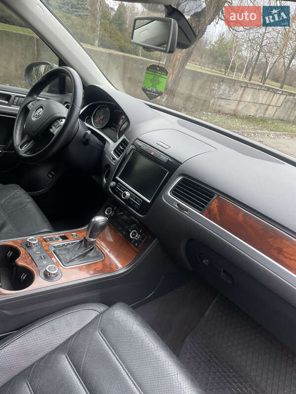 Внедорожник / Кроссовер Volkswagen Touareg 2010 в Кривом Роге