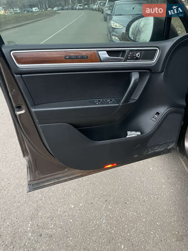 Внедорожник / Кроссовер Volkswagen Touareg 2010 в Кривом Роге
