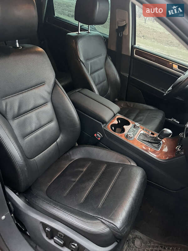Внедорожник / Кроссовер Volkswagen Touareg 2010 в Кривом Роге
