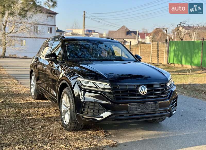 Внедорожник / Кроссовер Volkswagen Touareg 2019 в Киеве