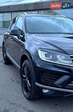 Позашляховик / Кросовер Volkswagen Touareg 2017 в Києві