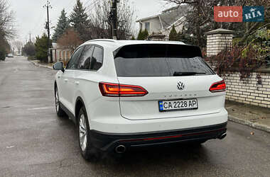 Внедорожник / Кроссовер Volkswagen Touareg 2020 в Киеве