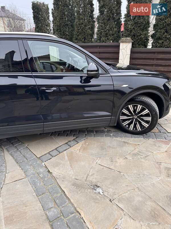 Внедорожник / Кроссовер Volkswagen Touareg 2021 в Тернополе