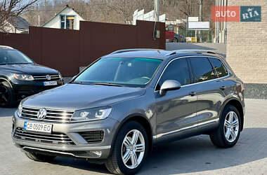 Внедорожник / Кроссовер Volkswagen Touareg 2015 в Киеве