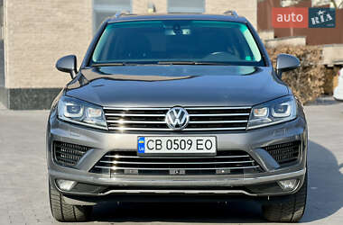 Внедорожник / Кроссовер Volkswagen Touareg 2015 в Киеве