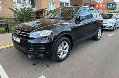 Внедорожник / Кроссовер Volkswagen Touareg 2012 в Днепре