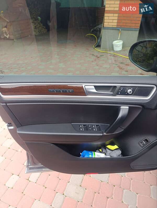 Внедорожник / Кроссовер Volkswagen Touareg 2014 в Виннице