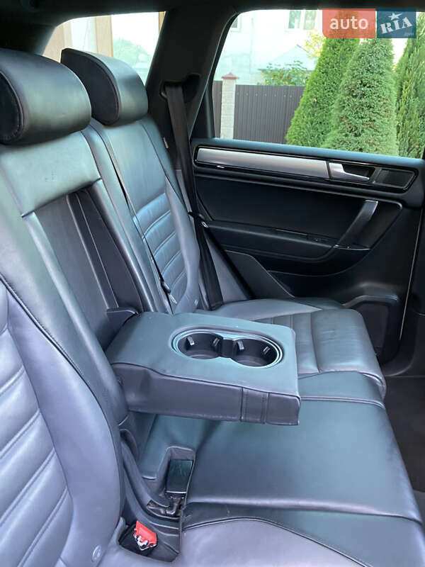 Внедорожник / Кроссовер Volkswagen Touareg 2012 в Черновцах