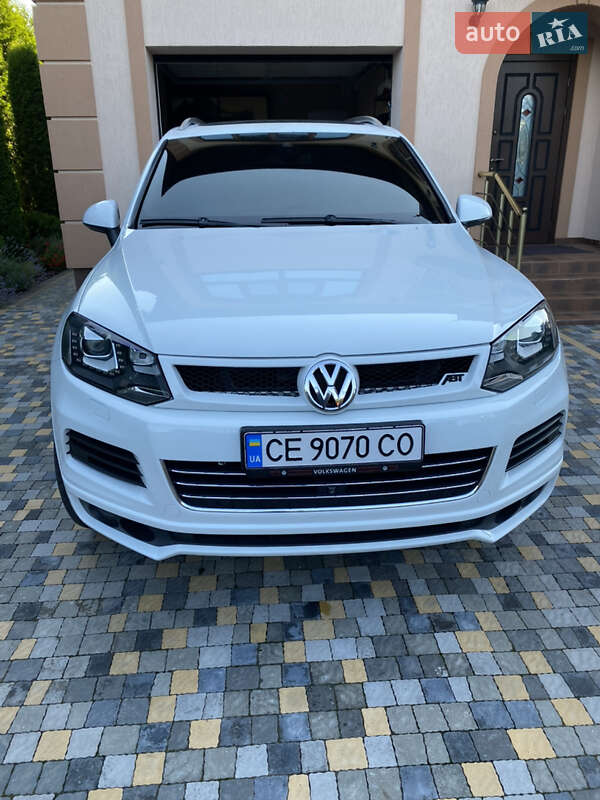 Внедорожник / Кроссовер Volkswagen Touareg 2012 в Черновцах