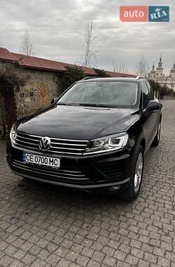 Внедорожник / Кроссовер Volkswagen Touareg 2015 в Черновцах