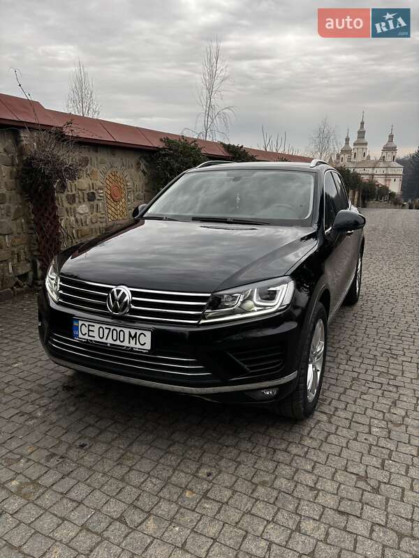 Внедорожник / Кроссовер Volkswagen Touareg 2015 в 
