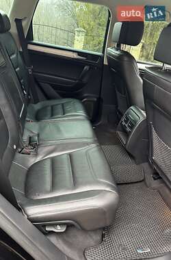 Внедорожник / Кроссовер Volkswagen Touareg 2015 в 