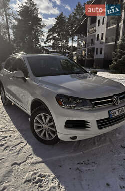 Внедорожник / Кроссовер Volkswagen Touareg 2012 в Киеве