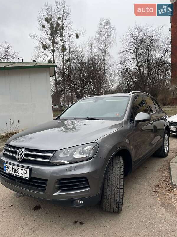 Внедорожник / Кроссовер Volkswagen Touareg 2013 в Львове