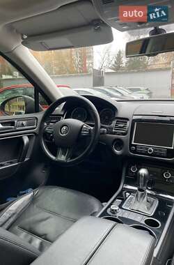 Внедорожник / Кроссовер Volkswagen Touareg 2013 в Львове