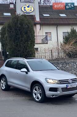 Внедорожник / Кроссовер Volkswagen Touareg 2012 в Полтаве