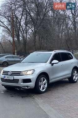 Внедорожник / Кроссовер Volkswagen Touareg 2012 в Полтаве