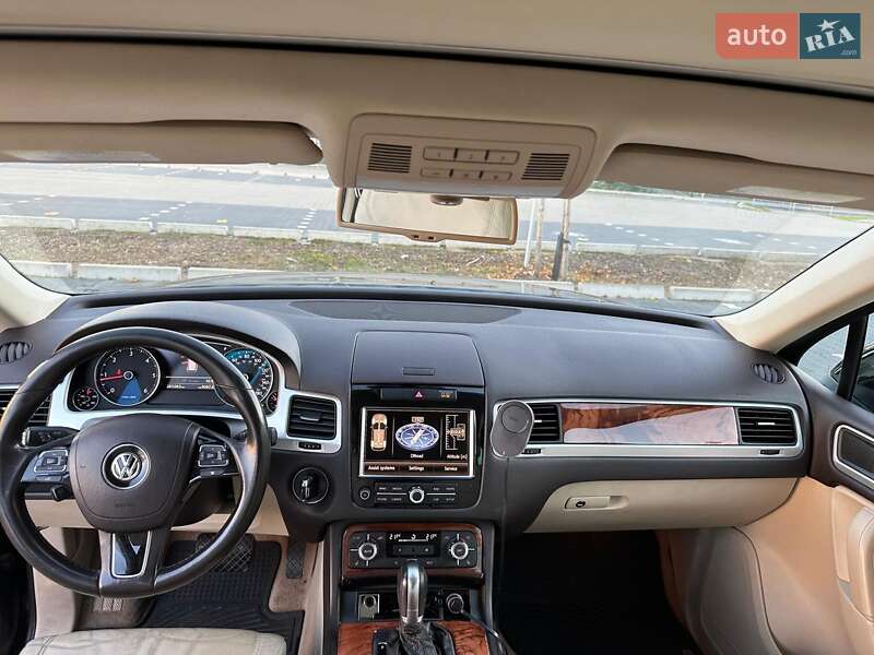 Внедорожник / Кроссовер Volkswagen Touareg 2011 в Ивано-Франковске