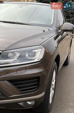 Позашляховик / Кросовер Volkswagen Touareg 2016 в Києві