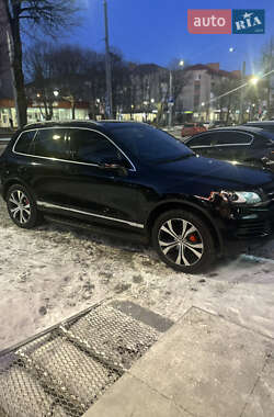 Позашляховик / Кросовер Volkswagen Touareg 2011 в Полтаві